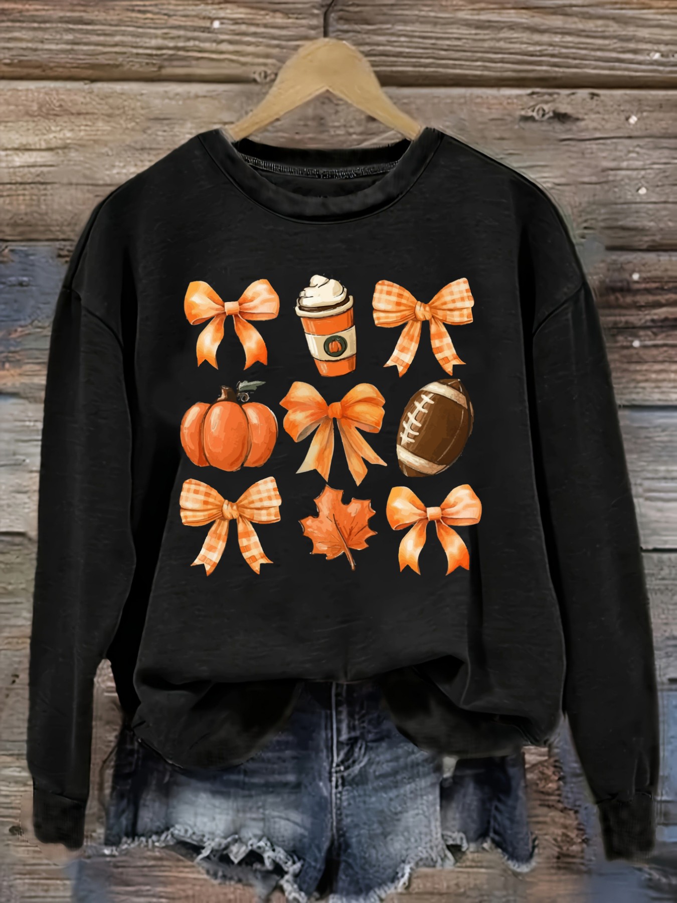 Coffee & Tea Collective - เสื้อยืดแขนยาวคอกลมลำลองสำหรับผู้หญิง ลายชามฟักทอง กาแฟ ใบไม้ และลูกฟุตบอล เสื้อผ้าผู้หญิงคอกลม